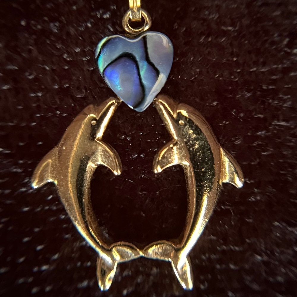 Ariki Kissing Dolphin Paua Shell Pendant with 18" Box Chain